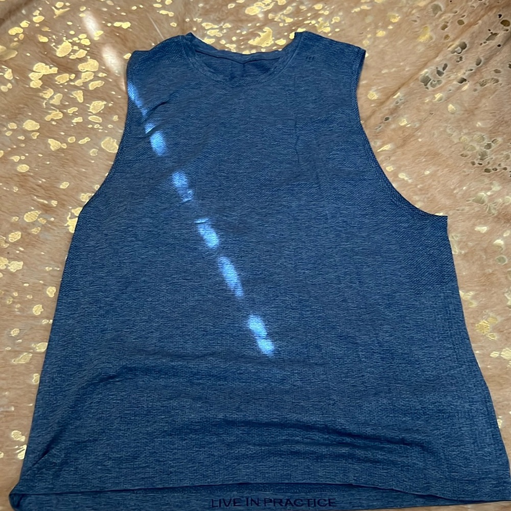 Men’s lulu lemon workout tank top - medium